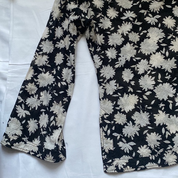 ⭐️Tory Burch Black and White Floral Print Blouse⭐️ - Picture 6 of 10
